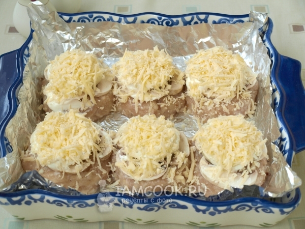 Посыпать сыром