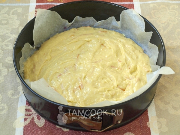 Переложить тесто в форму