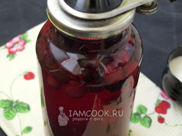 Закатать банку крышкой