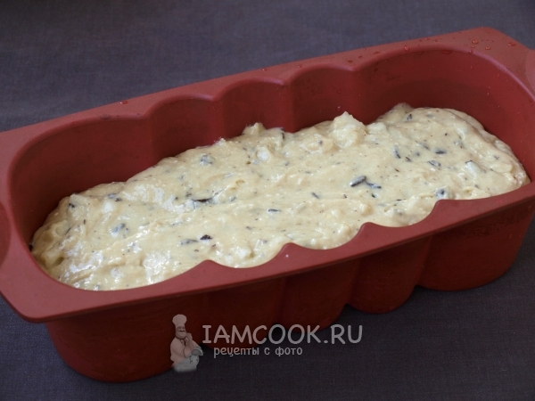 Выложить тесто в форму