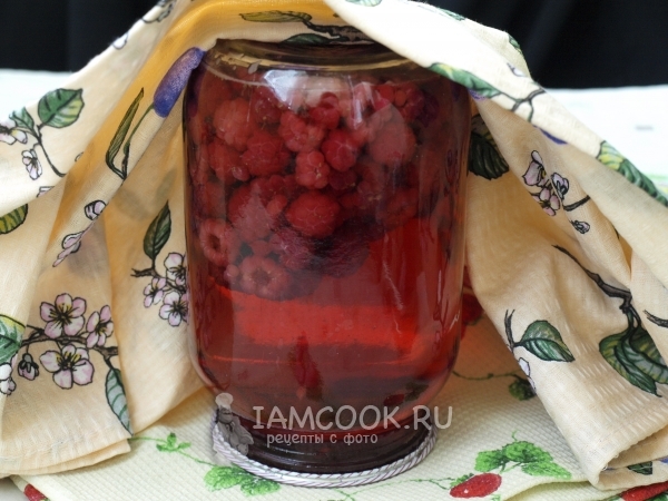 Готовый компот из малины на зиму