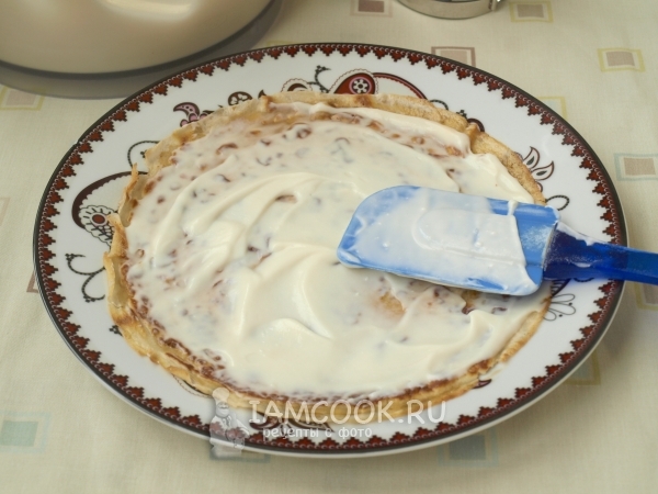 Смазать блин кремом