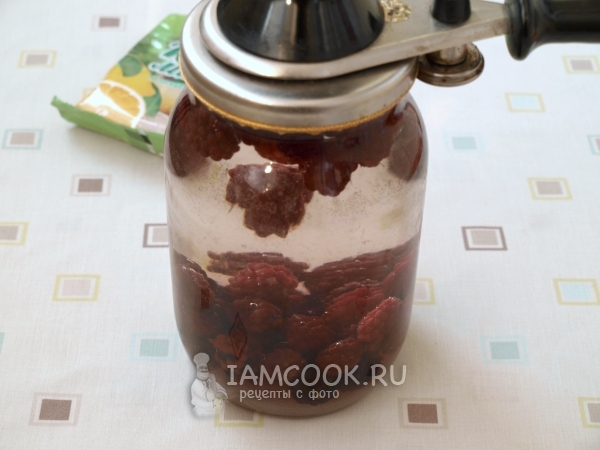 Закрыть банку крышкой