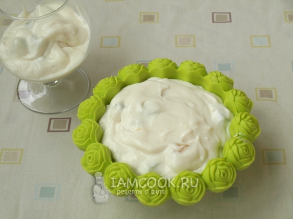 Положить творожную массу в кремнки