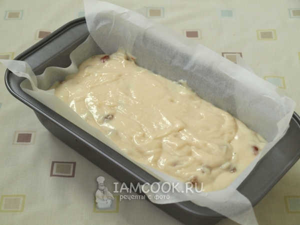 Перелить тесто в форму