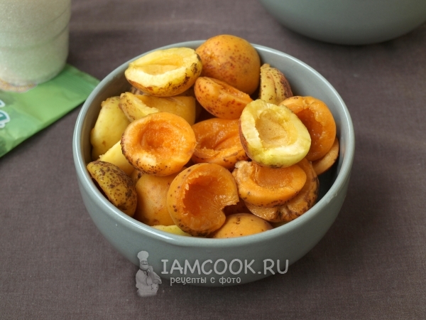 Удалить у абрикосов косточки