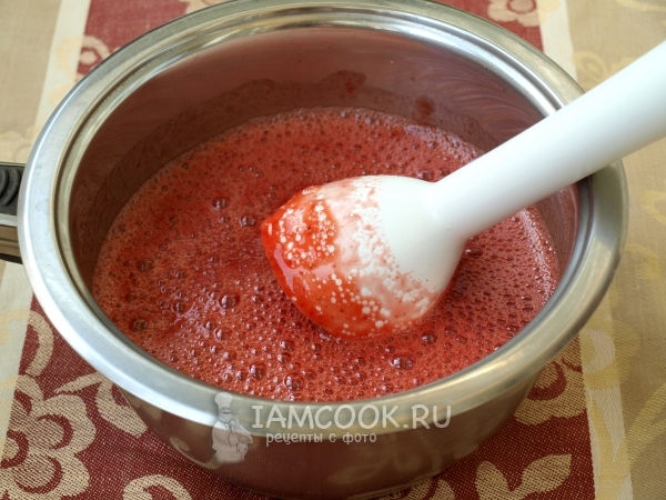 Пюрировать клубнику