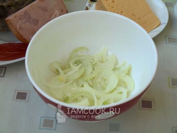 Посолить лук