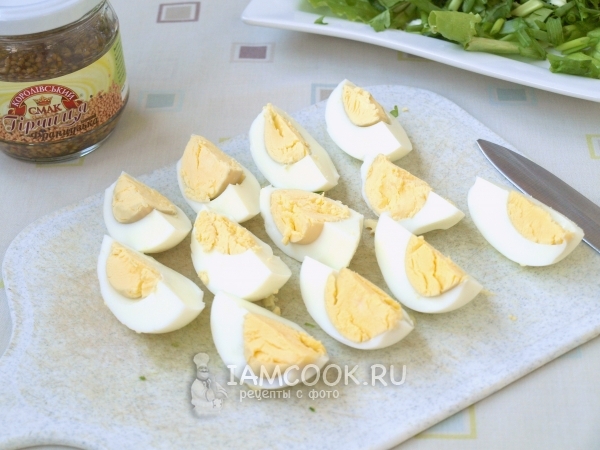 Порезать яйца