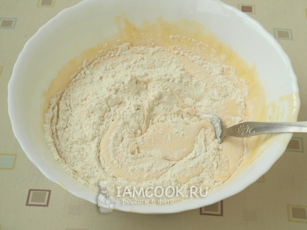 Всыпать муку