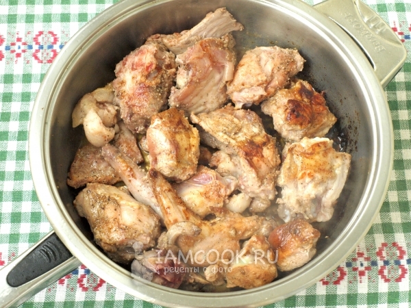 Обжарить кролика на сковороде