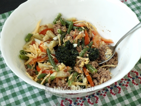 Положить масло с зеленью