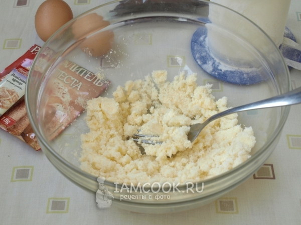 Растереть масло с сахаром