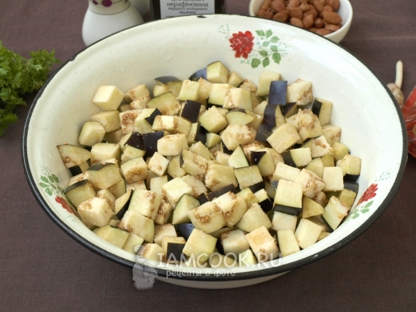 Порезать баклажаны