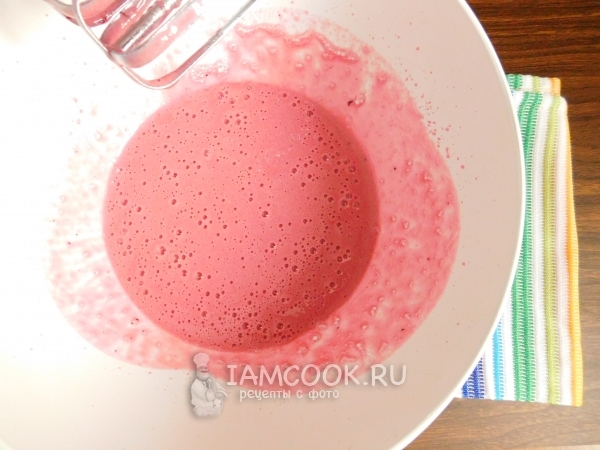 Взбить смесь миксером