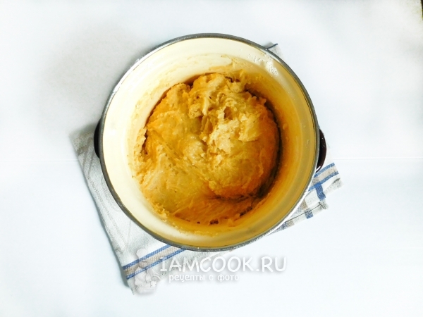 Всыпать муку и размешать