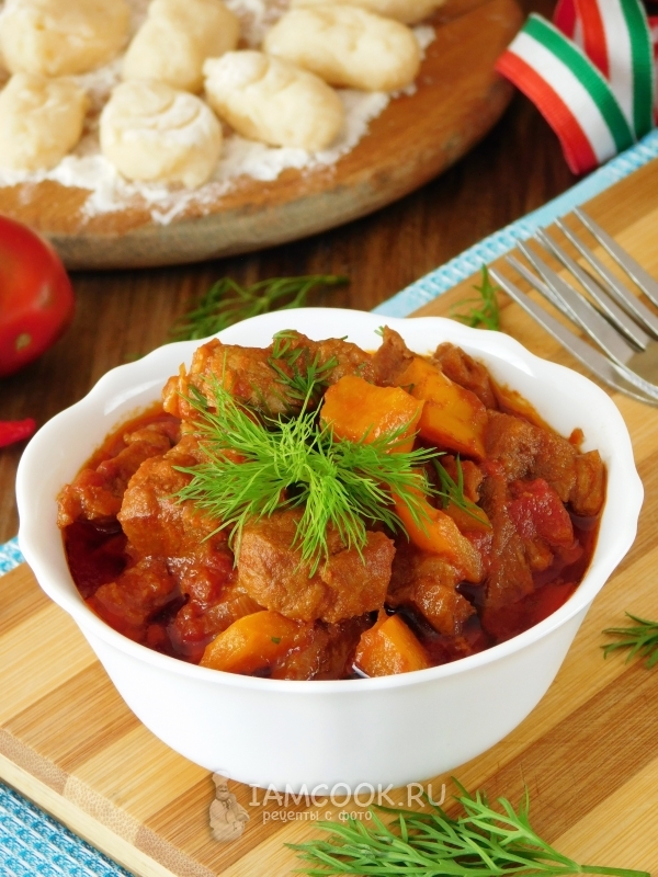 Пёркёльт из свинины