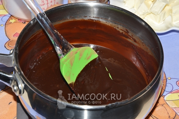 Размешать шоколадную массу