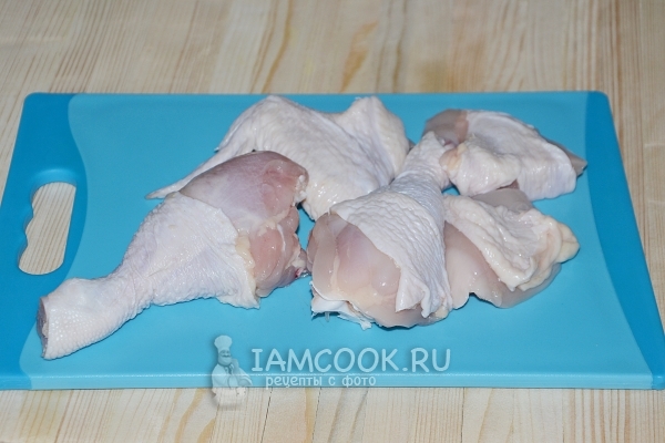 Порезать курицу на кусочки