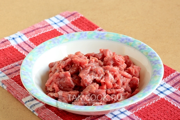Порезать мелко мясо