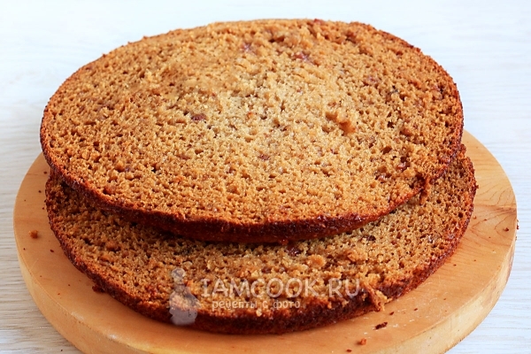 Разрезать корж на две части