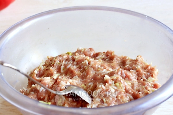 Размешать фарш