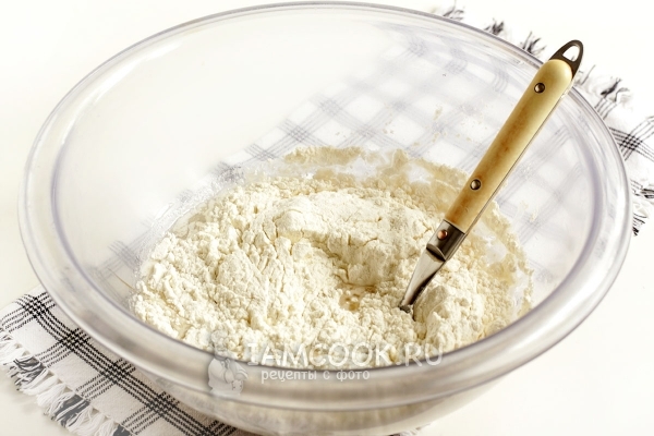 Смешать ингредиенты для теста