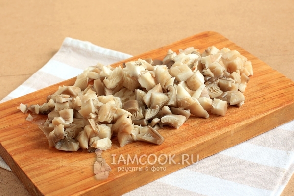 Порезать грибы