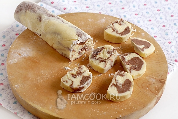 Порезать тесто на кусочки