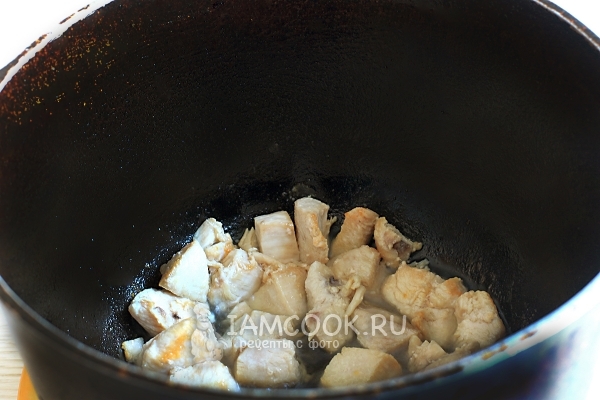 Обжарить куриное филе