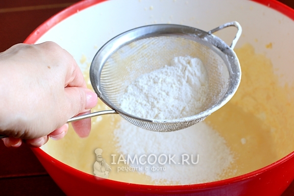 Просеять мучную смесь