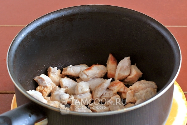 Обжарить куриное филе