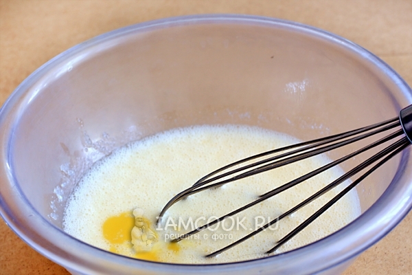 Влить масло