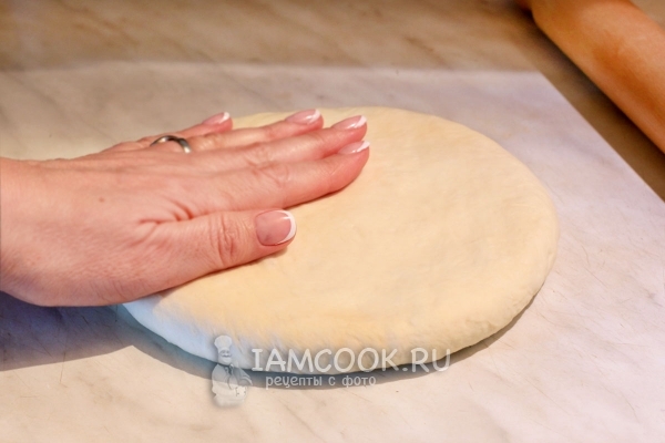 Перевернуть лепешку защипом вниз