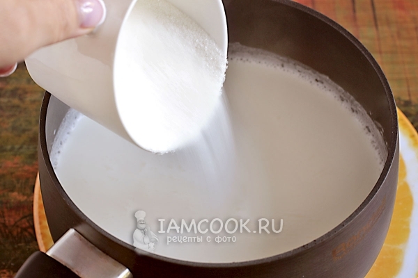 Всыпать сахар и соду