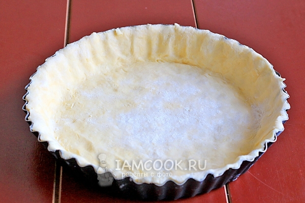 Выложить в форму тесто