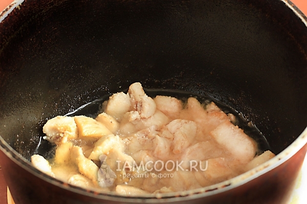 Обжарить куриное филе