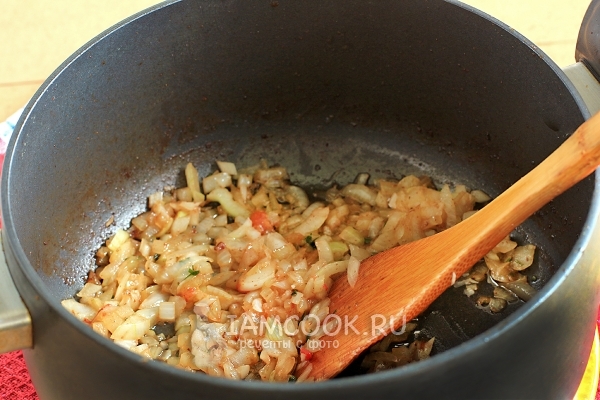 Обжарить лук