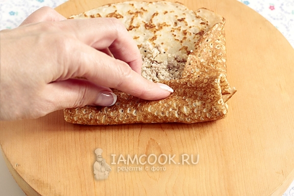 Завернуть блинчик с начинкой