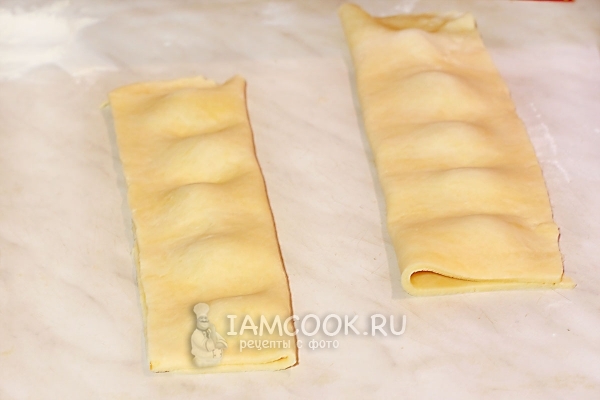 Накрыть начинку тестом