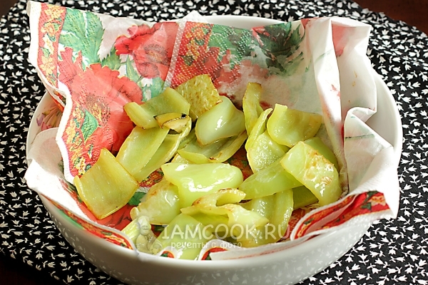 Обжарить перец