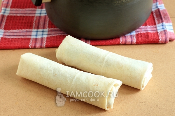 Завернуть начинку в лаваш