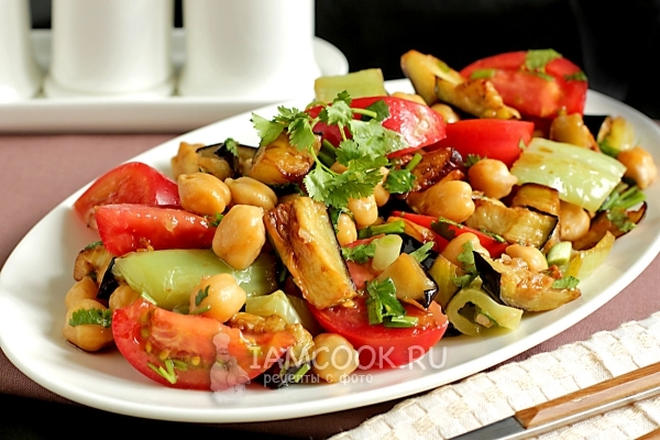 Рецепт салата с баклажанами и нутом