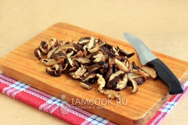 Порезать грибы