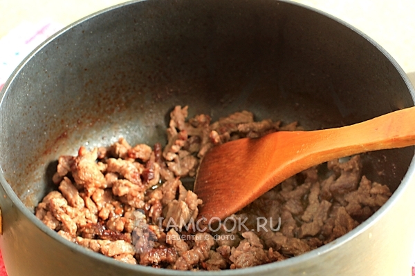 Обжарить мясо