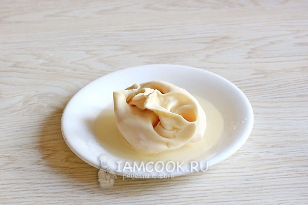 Обмакнуть заготовку в масло