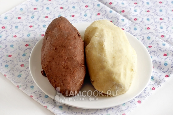 Замесить два теста