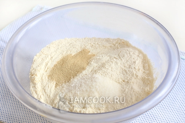 Соединить сухие ингредиенты