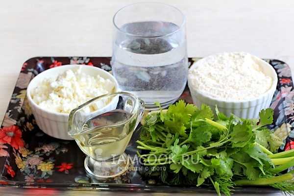 Ингредиенты для лепёшек с творогом и зеленью на сковороде