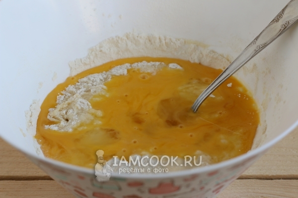 Влить масло